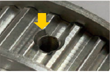 螺紋孔口部有倒角