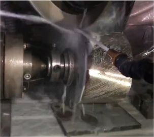 絲杠模具采用數(shù)控磨床加工